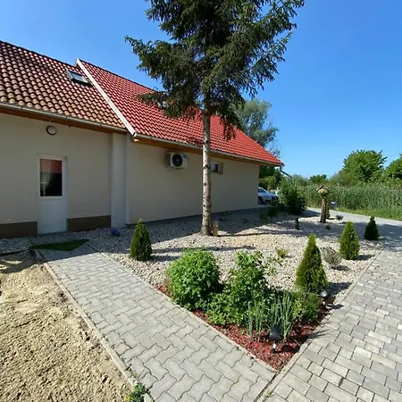 Megnyugtat-lak Vendeghaz Σπίτι διακοπών Tokaj
